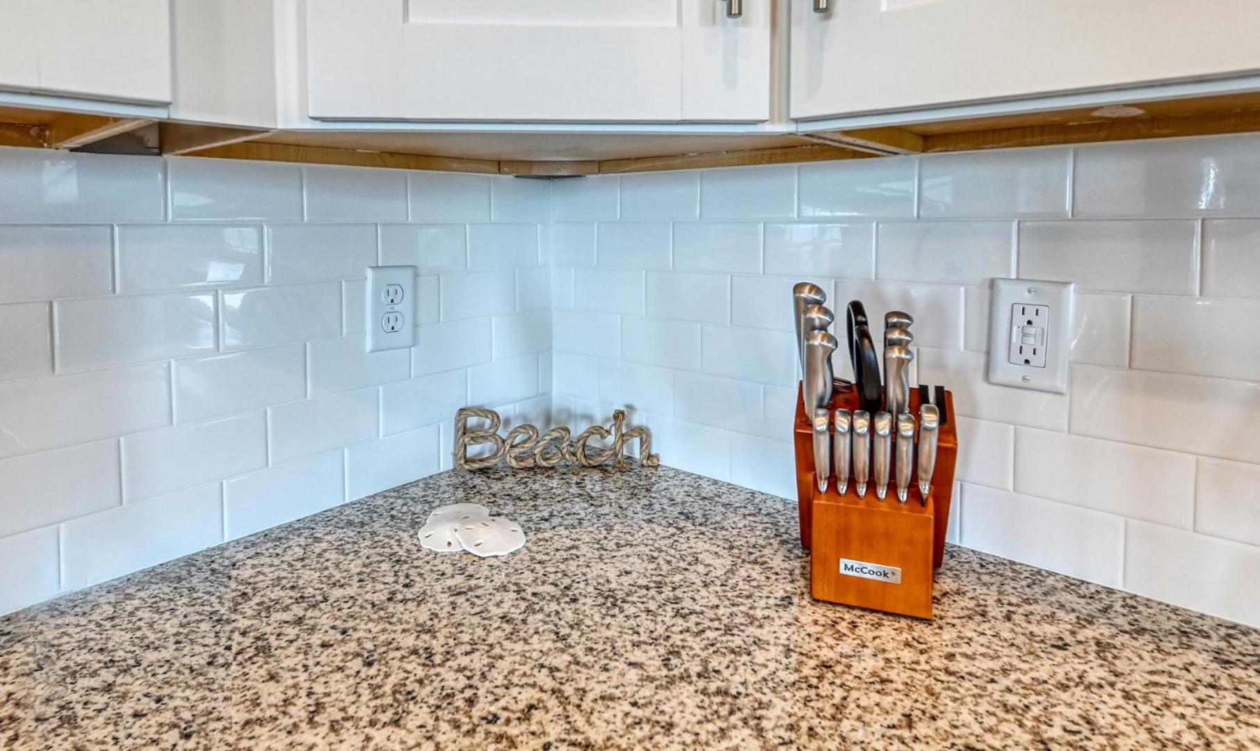 North Topsail Oceanfront with Shared Pool - Dogs Allowed - Elevator