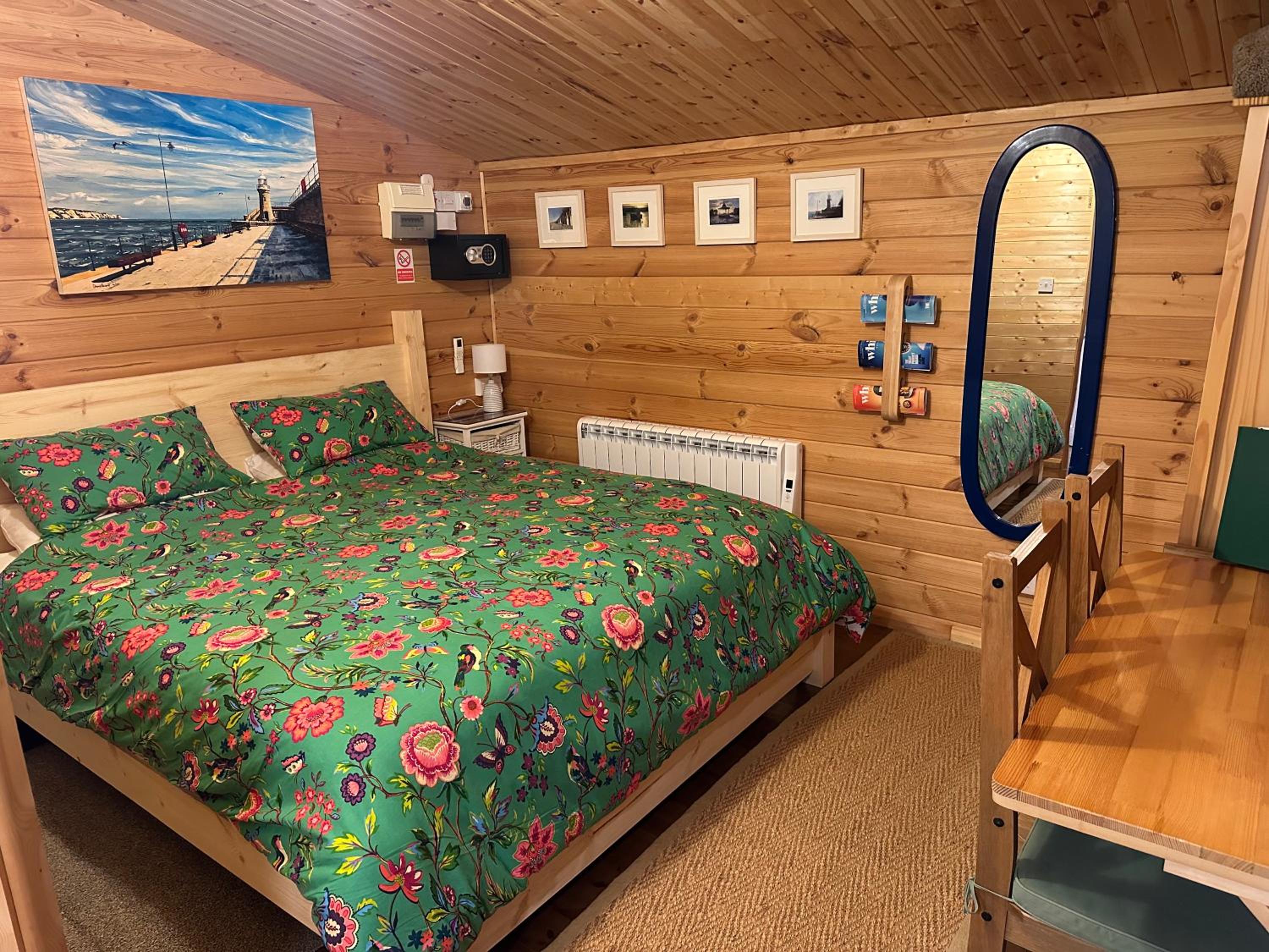 Cosy Cabin, hidden from the main house - Sleeps 2 - EV view 3