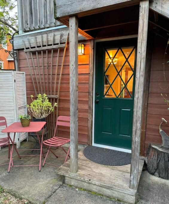 Jacksonville Historic Log Home Private apartment