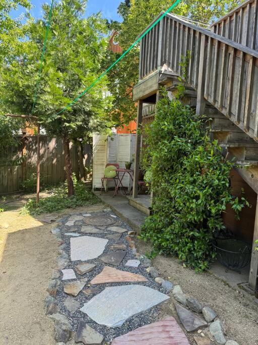 Jacksonville Historic Log Home Private apartment