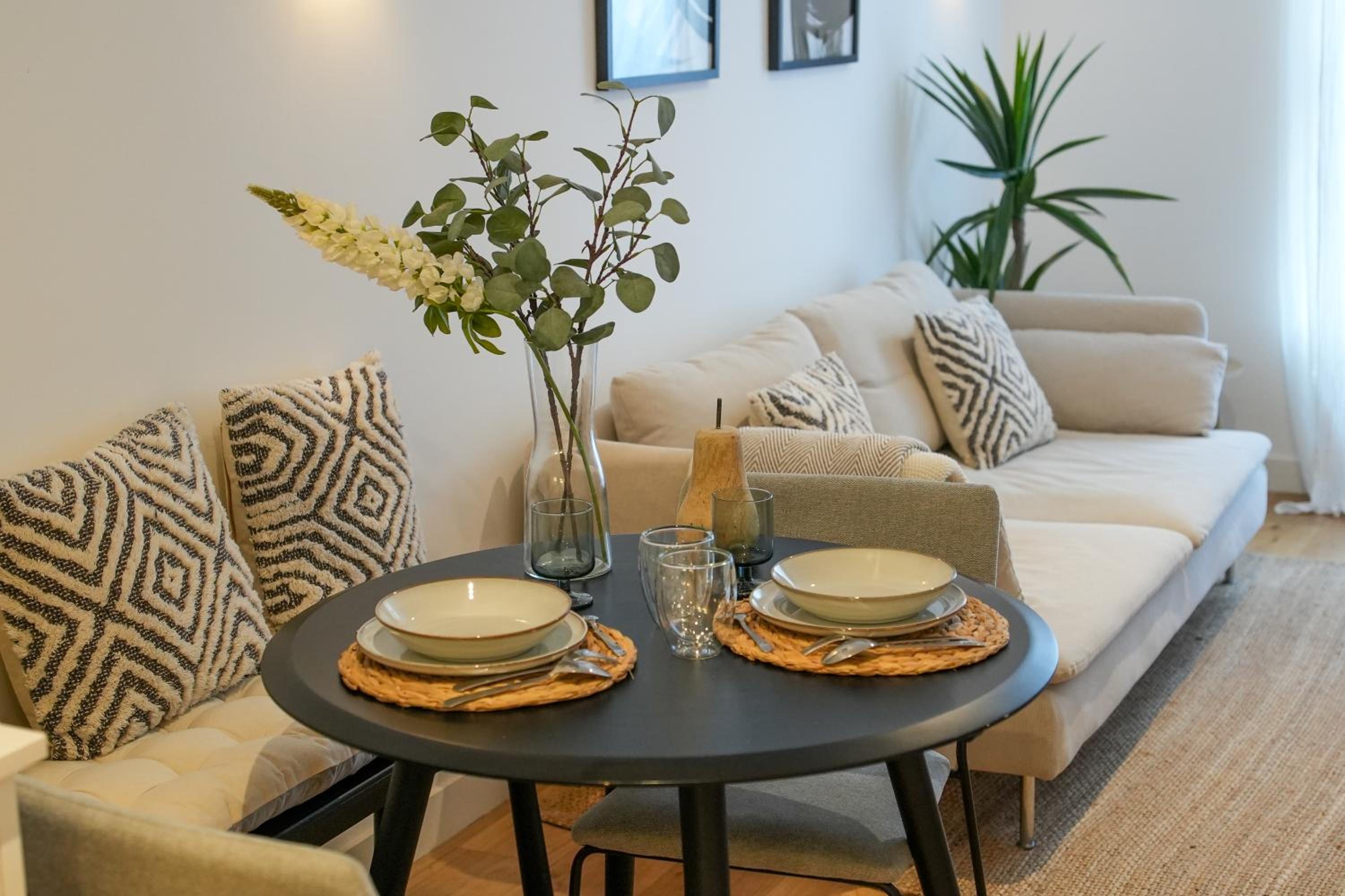 Eastbourne Central Apartment Short and Long Stay welcome