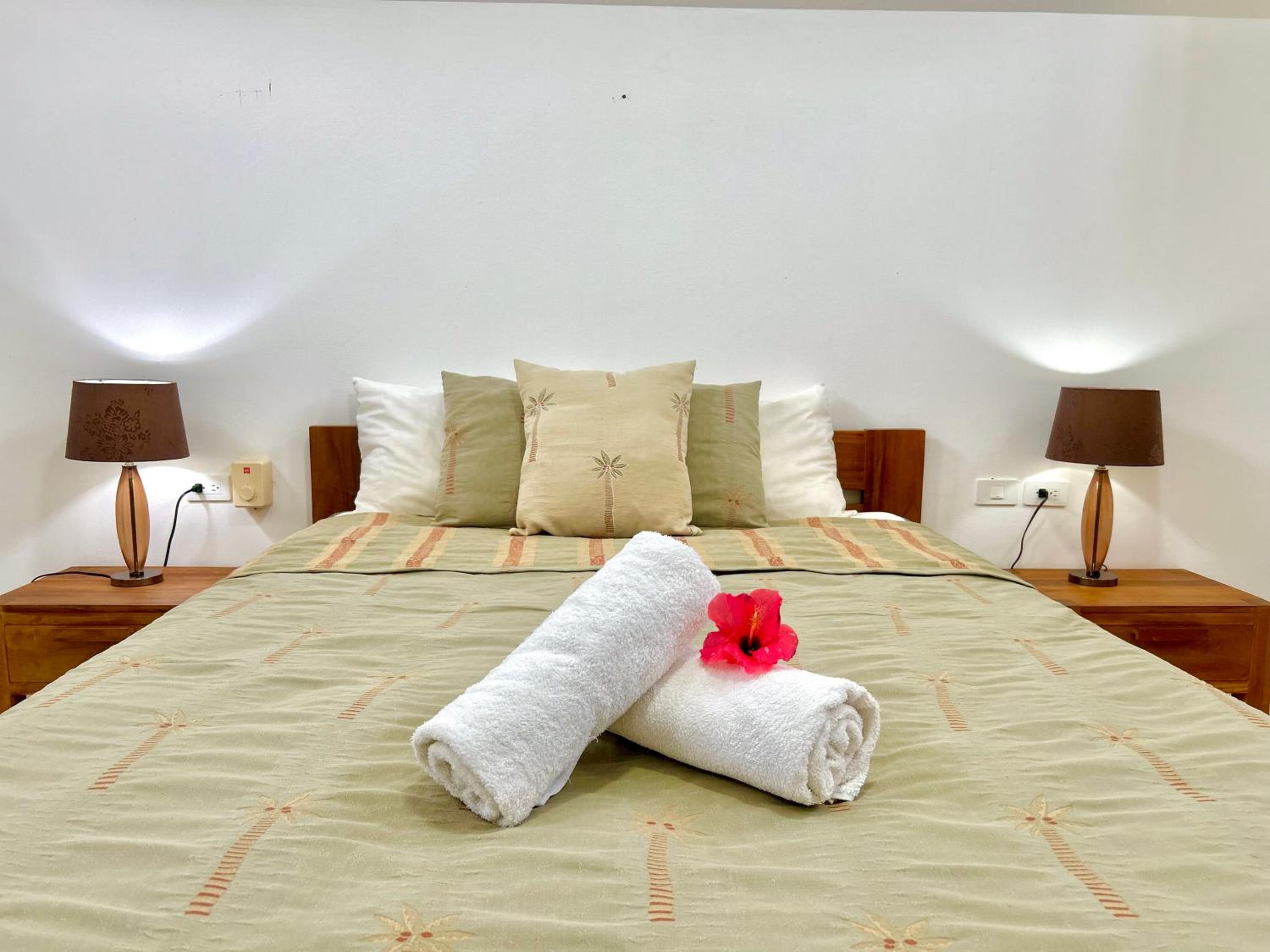Tropical House with Bungalow and Pool Near Playa Poppy