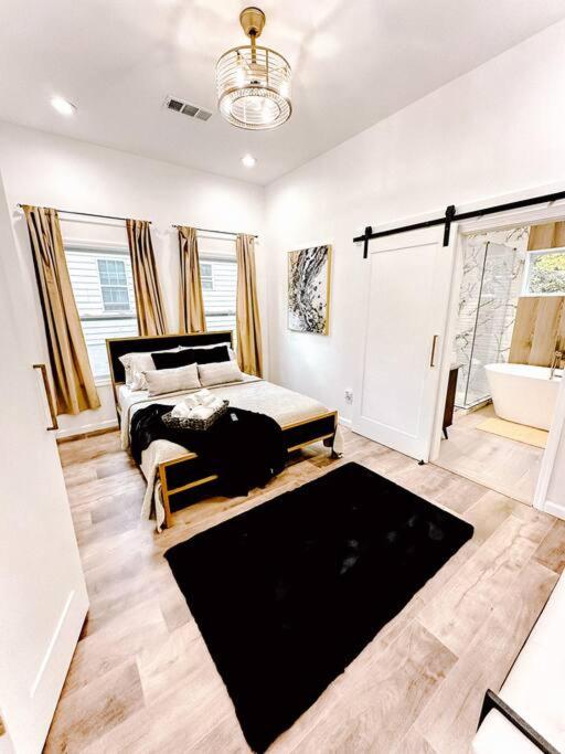 The Black Bungalow-Mins to Mercedes Benz Stadium view 5