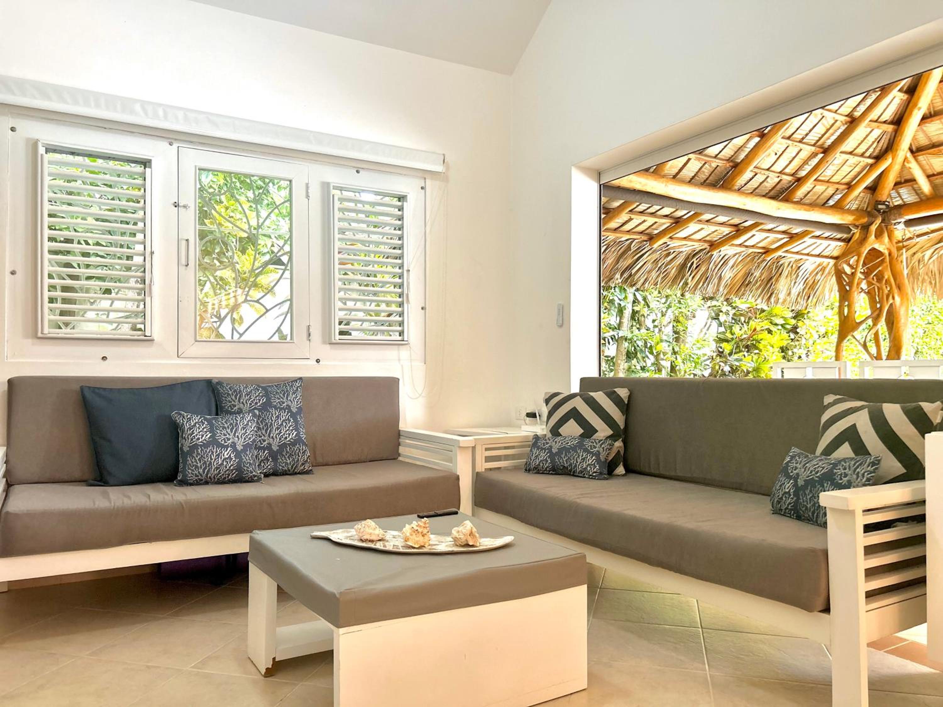 Tropical House with Bungalow and Pool Near Playa Poppy