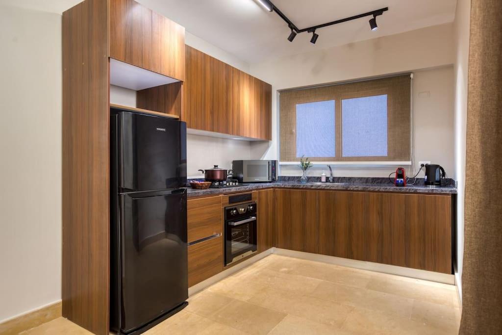Signature Stays Artistic Modern Apt