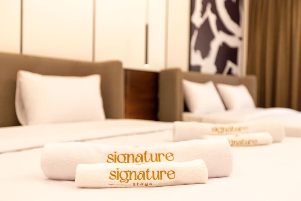 Signature Stays Artistic Modern Apt