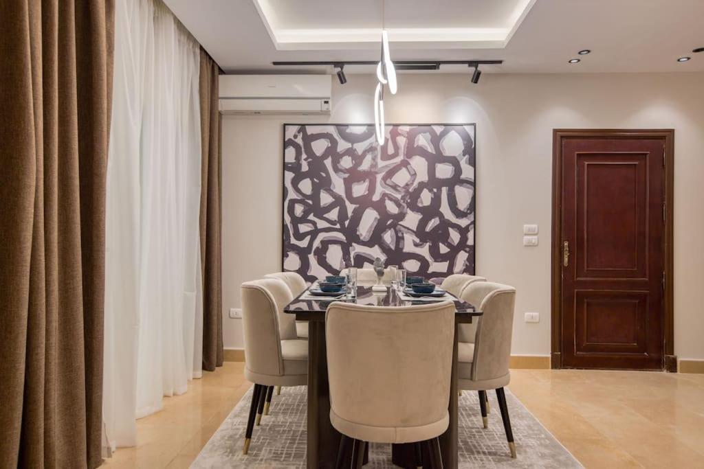 Signature Stays Artistic Modern Apt