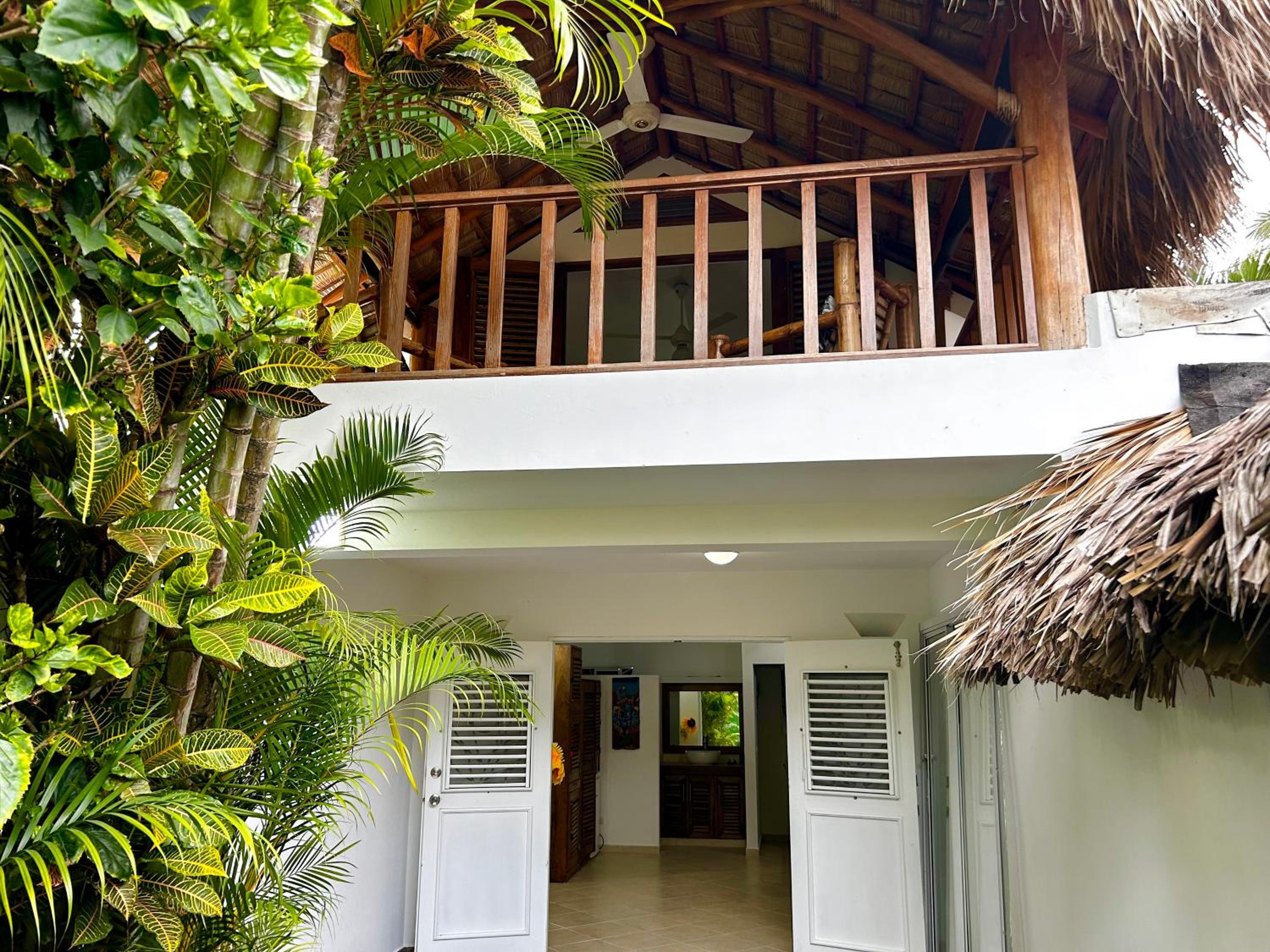 Tropical House with Bungalow and Pool Near Playa Poppy
