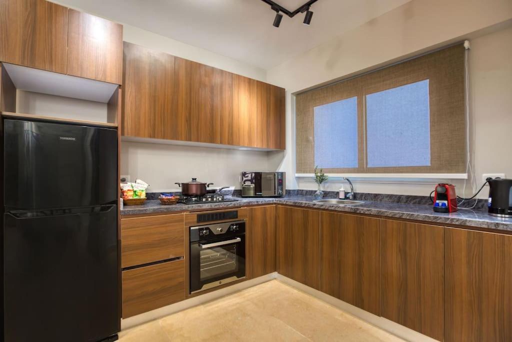 Signature Stays Artistic Modern Apt