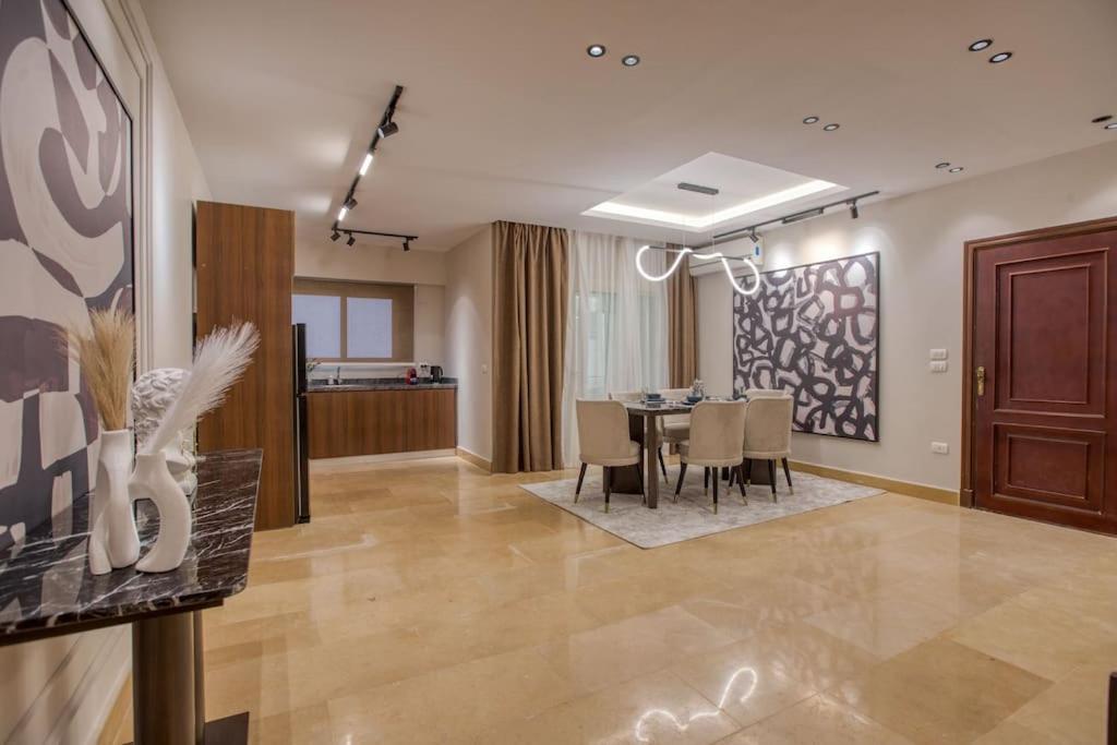 Signature Stays Artistic Modern Apt