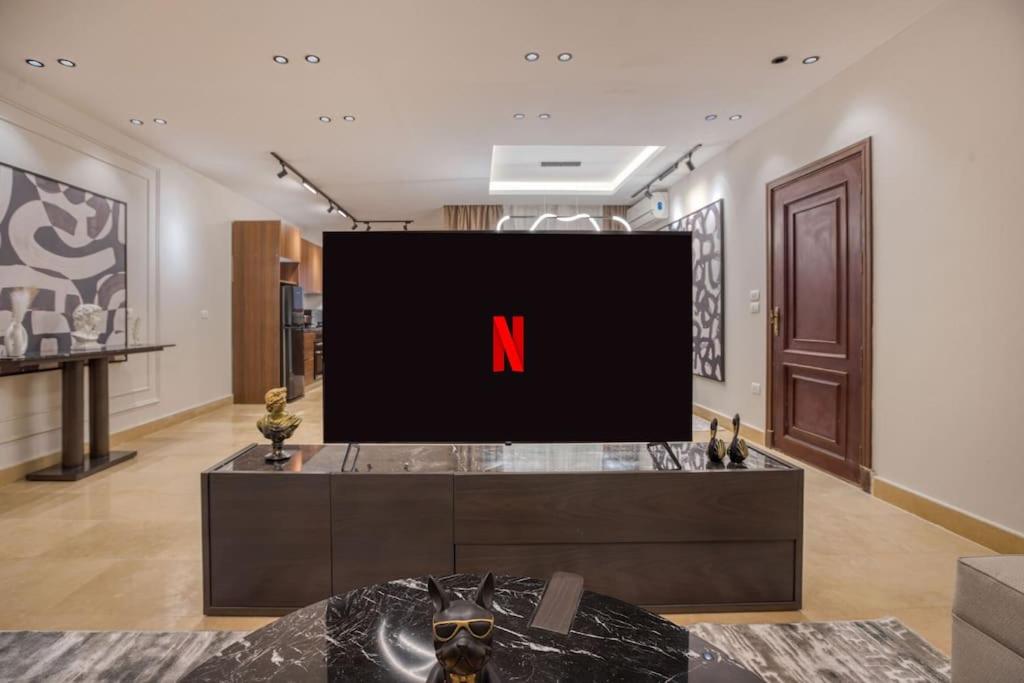 Signature Stays Artistic Modern Apt