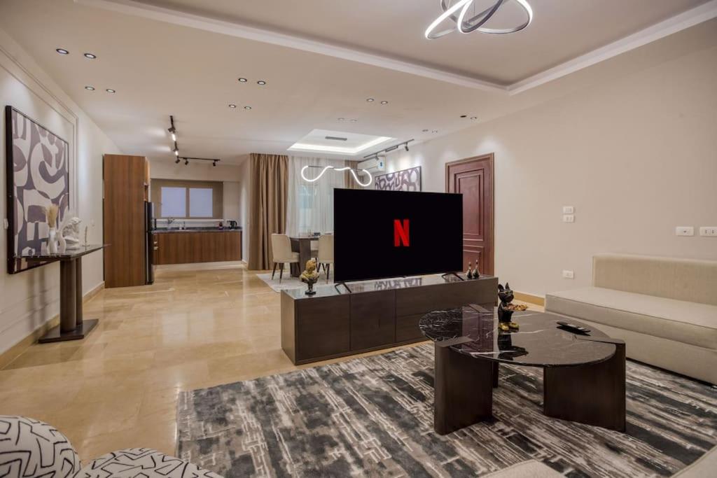 Signature Stays Artistic Modern Apt