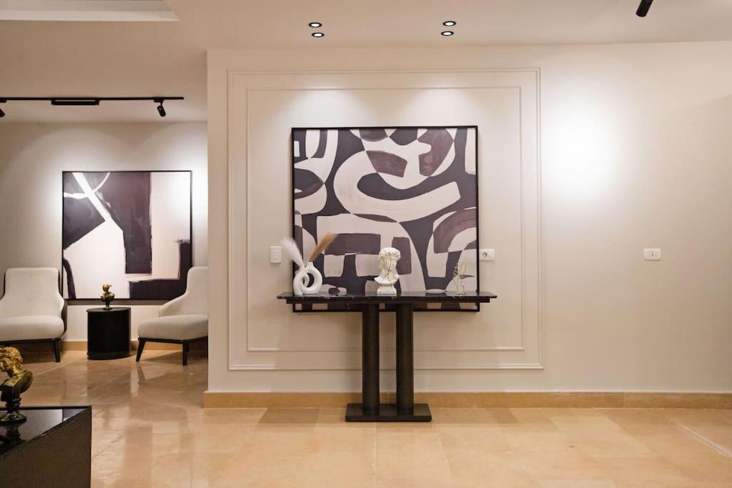 Signature Stays Artistic Modern Apt