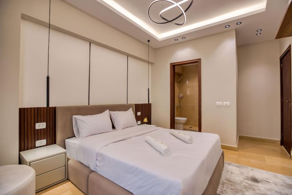 Signature Stays Artistic Modern Apt
