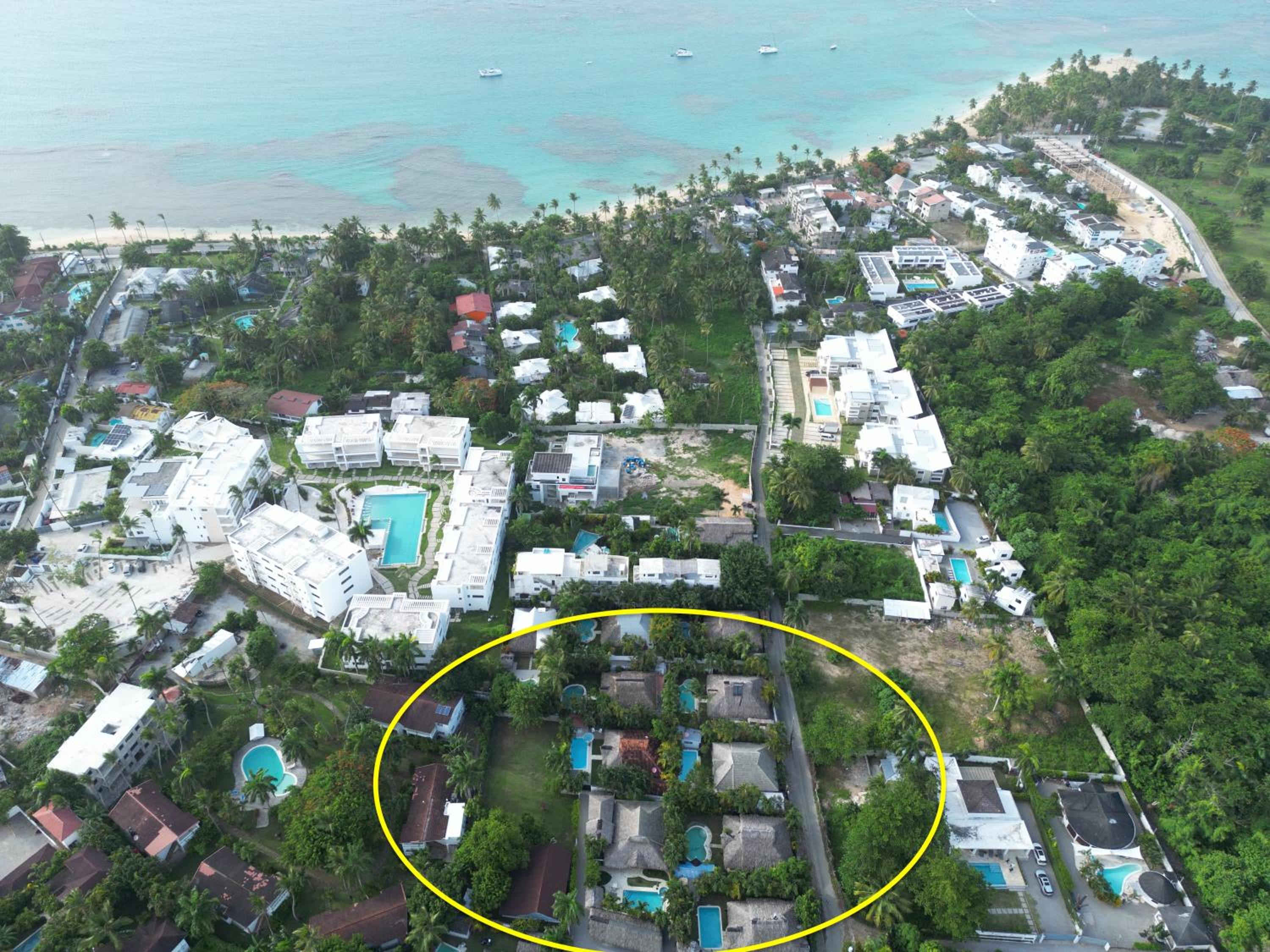 Tropical House with Bungalow and Pool Near Playa Poppy
