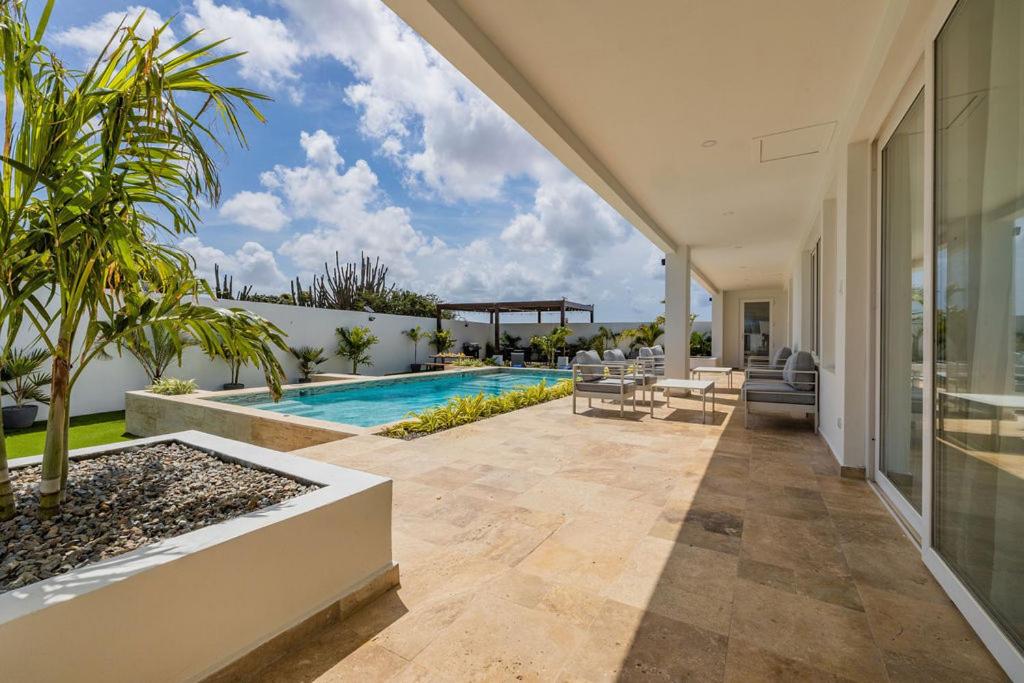 Stunning 6-Bedroom Villa In Aruba