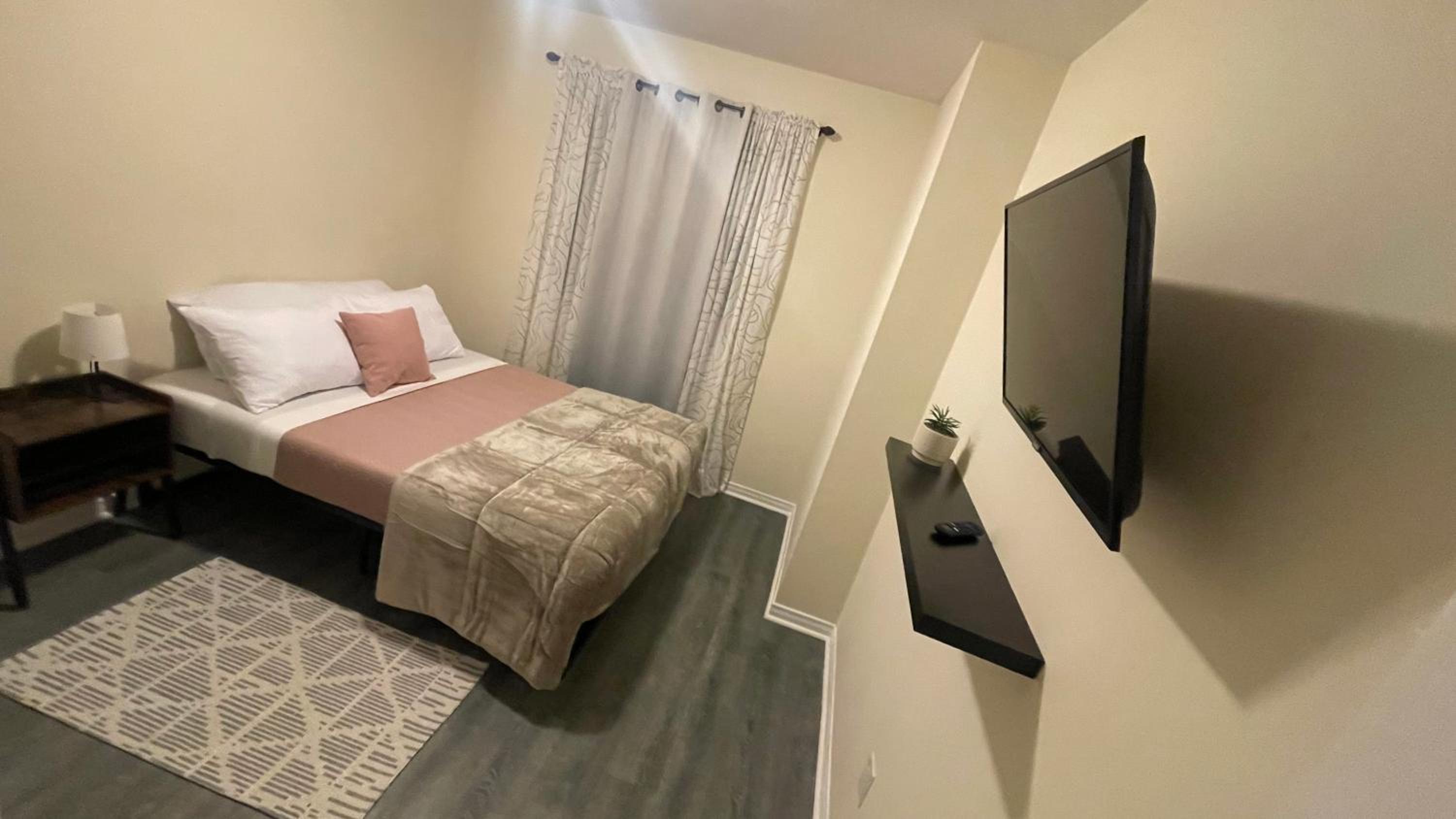 Entire Home in Caledonia 1 king Bed 2 Full Bed