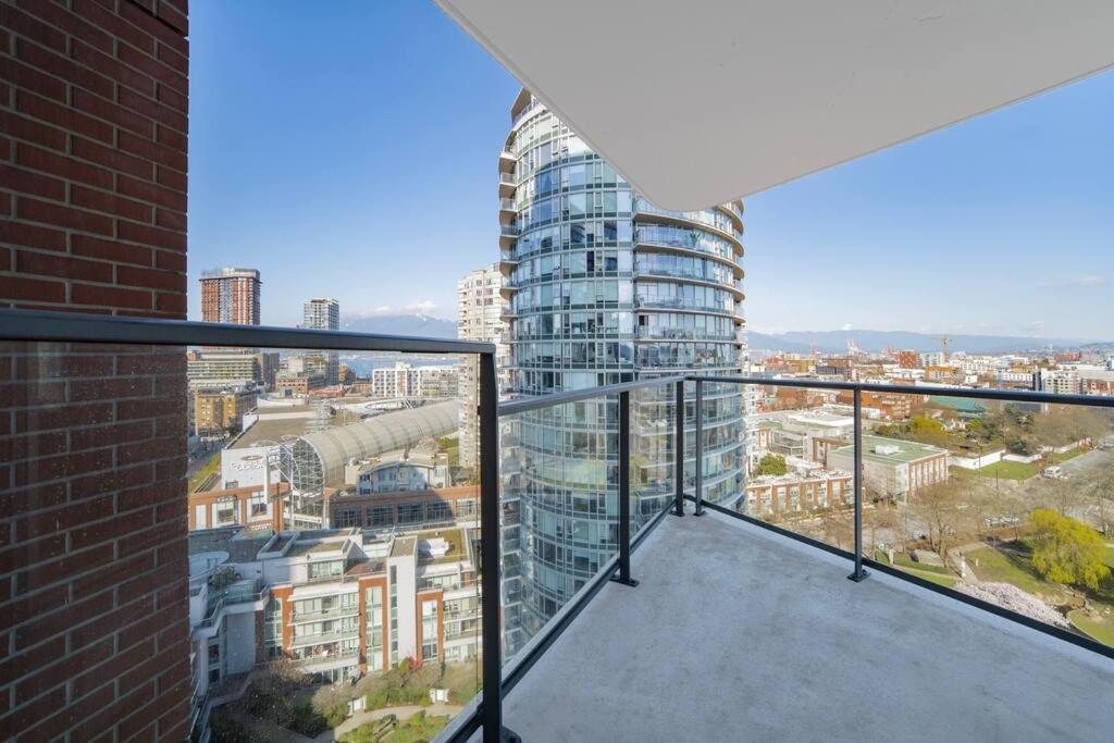 Beautiful Dt 3 Bed 2Bath Apat Free Parking & Pool