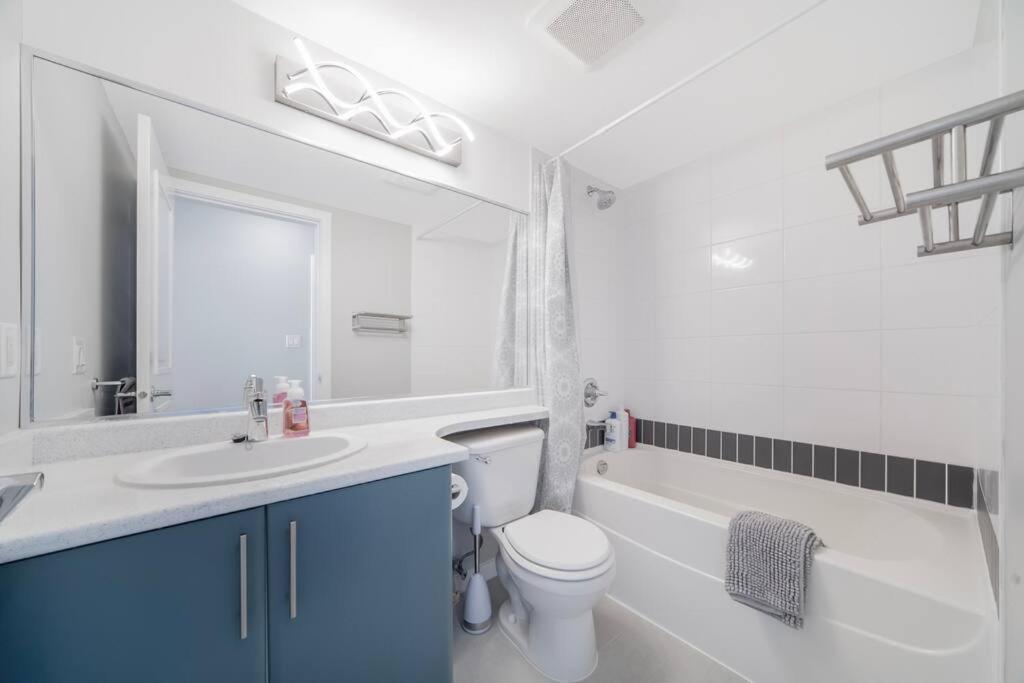 Beautiful Dt 3 Bed 2Bath Apat Free Parking & Pool