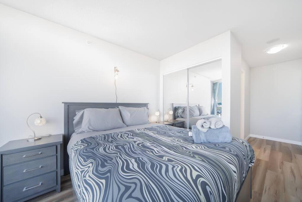 Beautiful Dt 3 Bed 2Bath Apat Free Parking & Pool