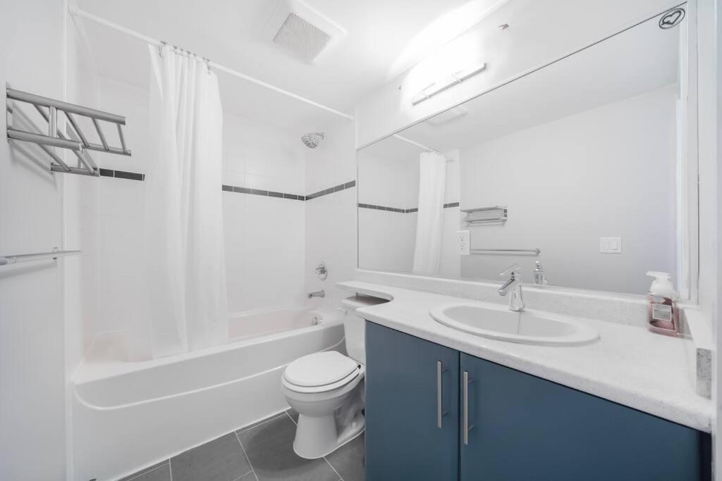 Beautiful Dt 3 Bed 2Bath Apat Free Parking & Pool