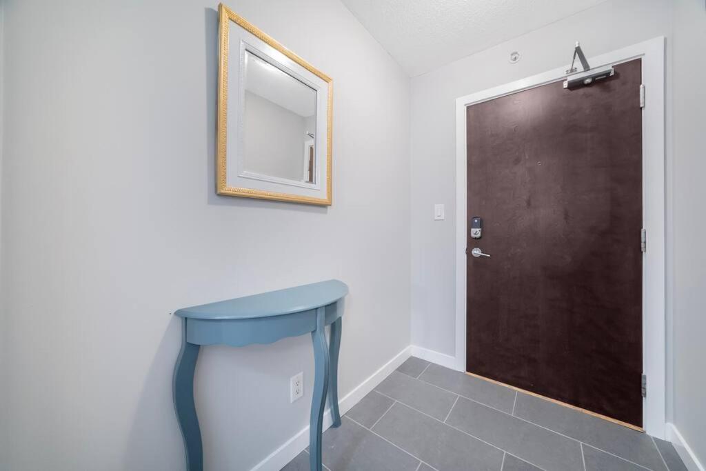 Beautiful Dt 3 Bed 2Bath Apat Free Parking & Pool