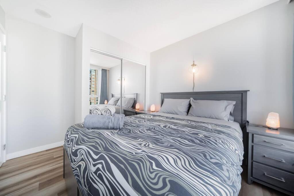 Beautiful Dt 3 Bed 2Bath Apat Free Parking & Pool