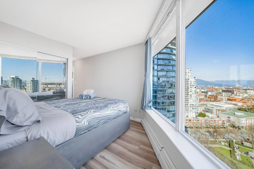 Beautiful Dt 3 Bed 2Bath Apat Free Parking & Pool