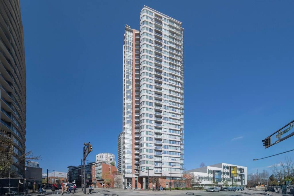 Hotel Beautiful Dt 3 Bed 2Bath Apat Free Parking & Pool - Image 1