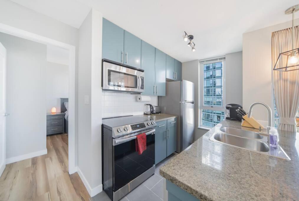 Beautiful Dt 3 Bed 2Bath Apat Free Parking & Pool