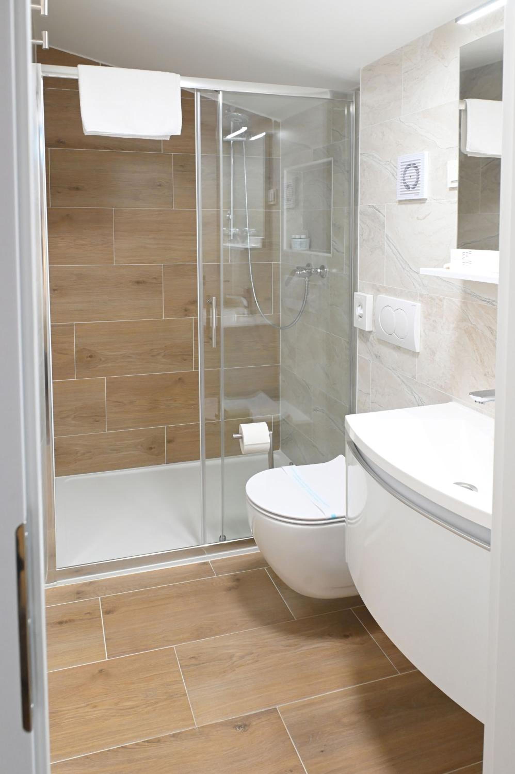 AdisiTi S2 en Zagreb — bathroom