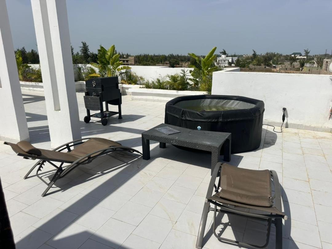 Villa Serenity Sénégal All Inclusive - Piscine et Cuisinier view 4