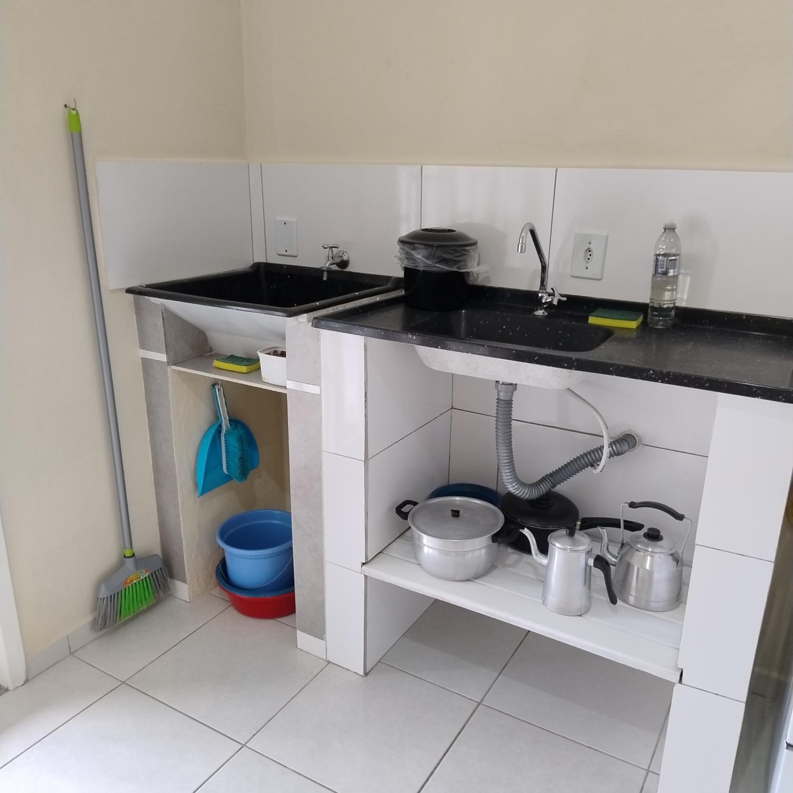 Kitnet bem localizada no bairro Costa e Silva