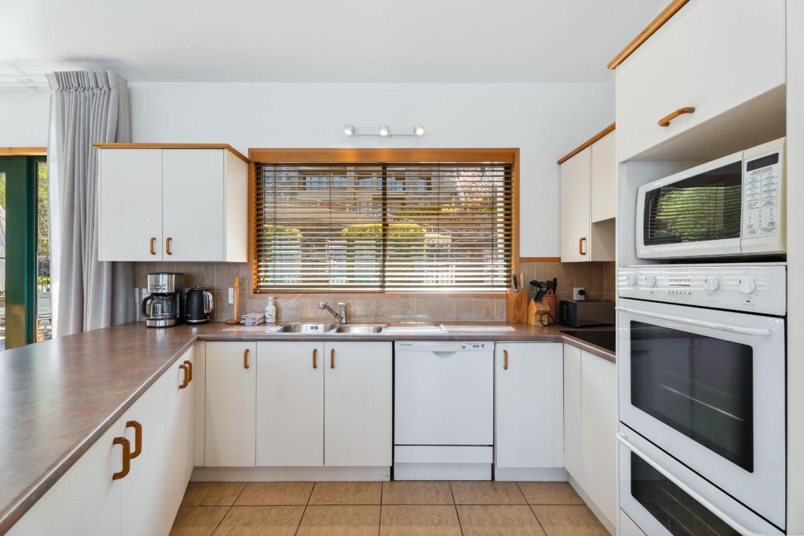 Deja Vu - Queenstown Holiday Home view 2