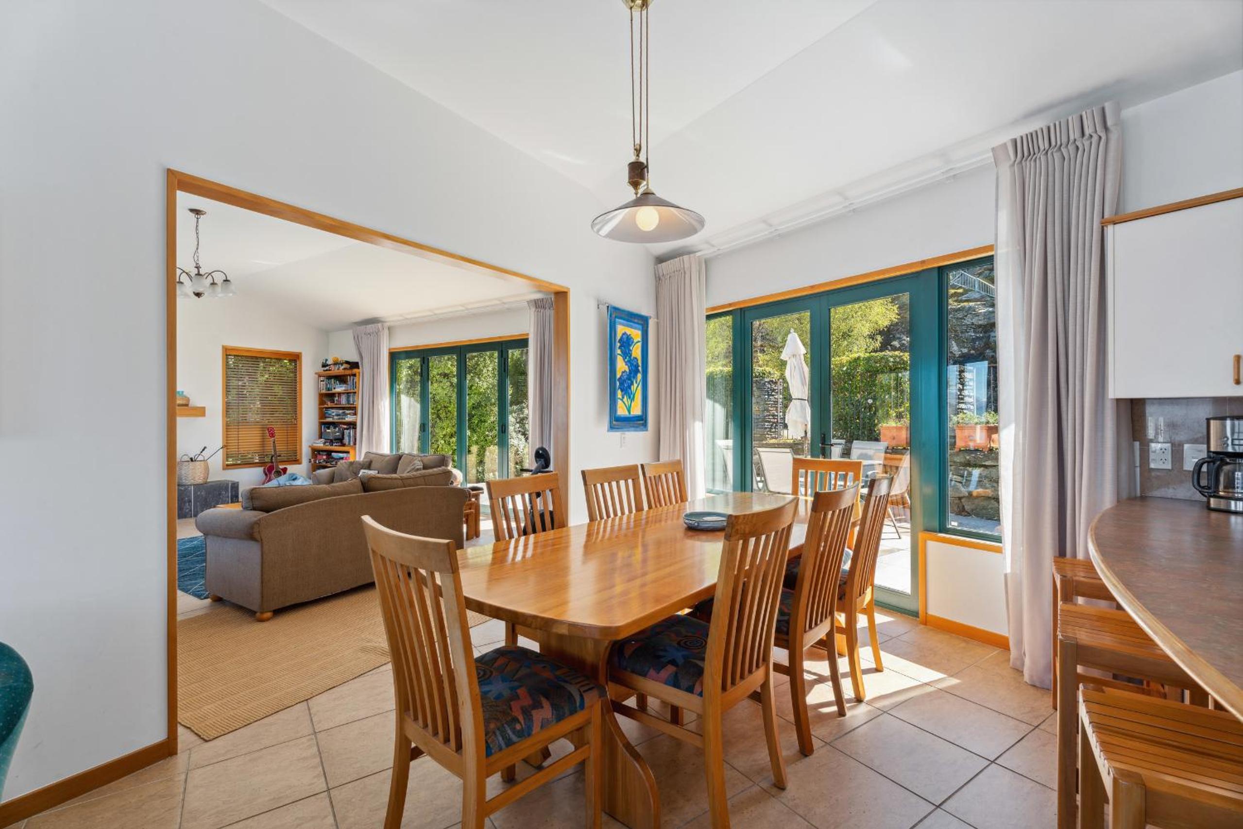 Deja Vu - Queenstown Holiday Home view 3