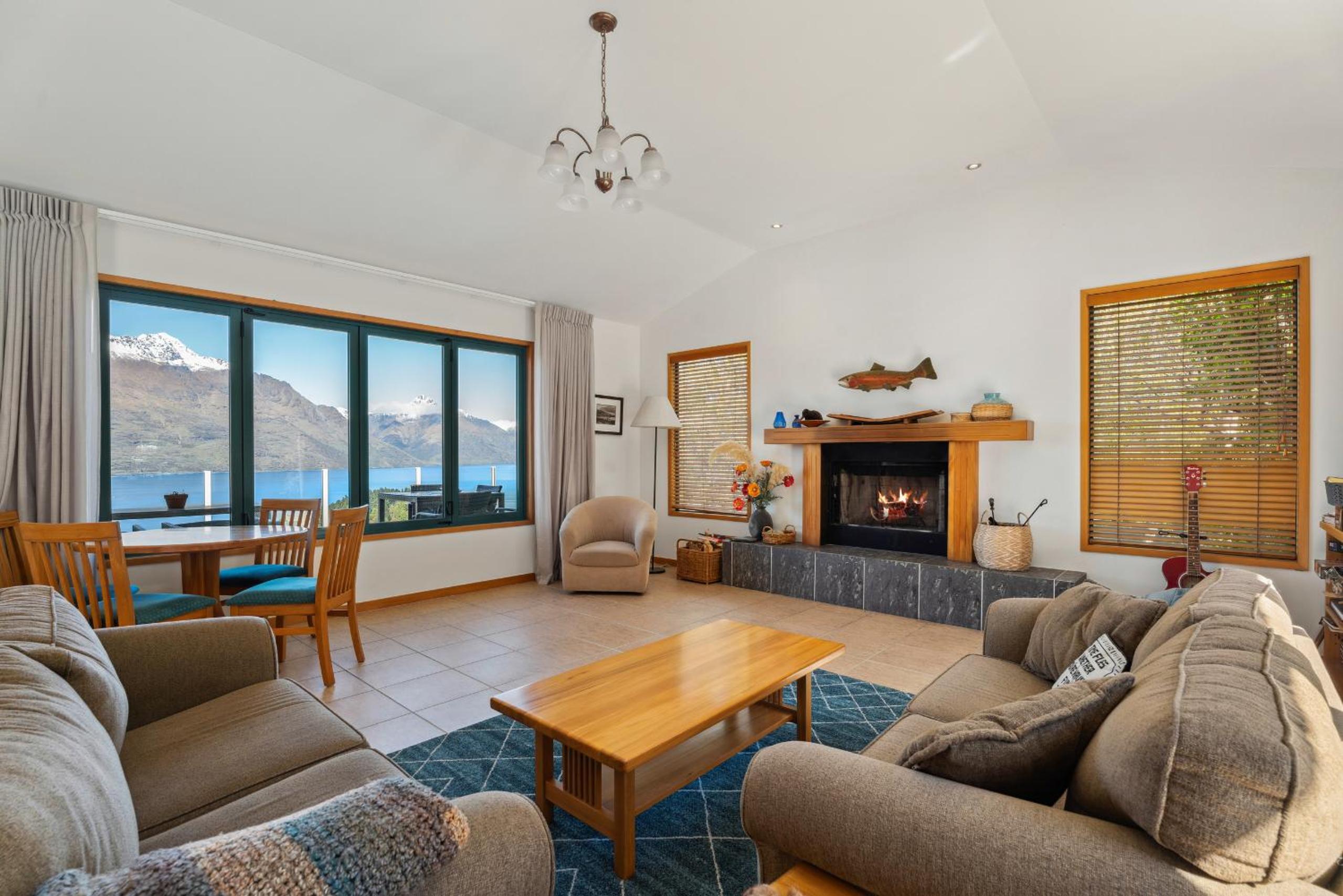 Deja Vu - Queenstown Holiday Home view 4
