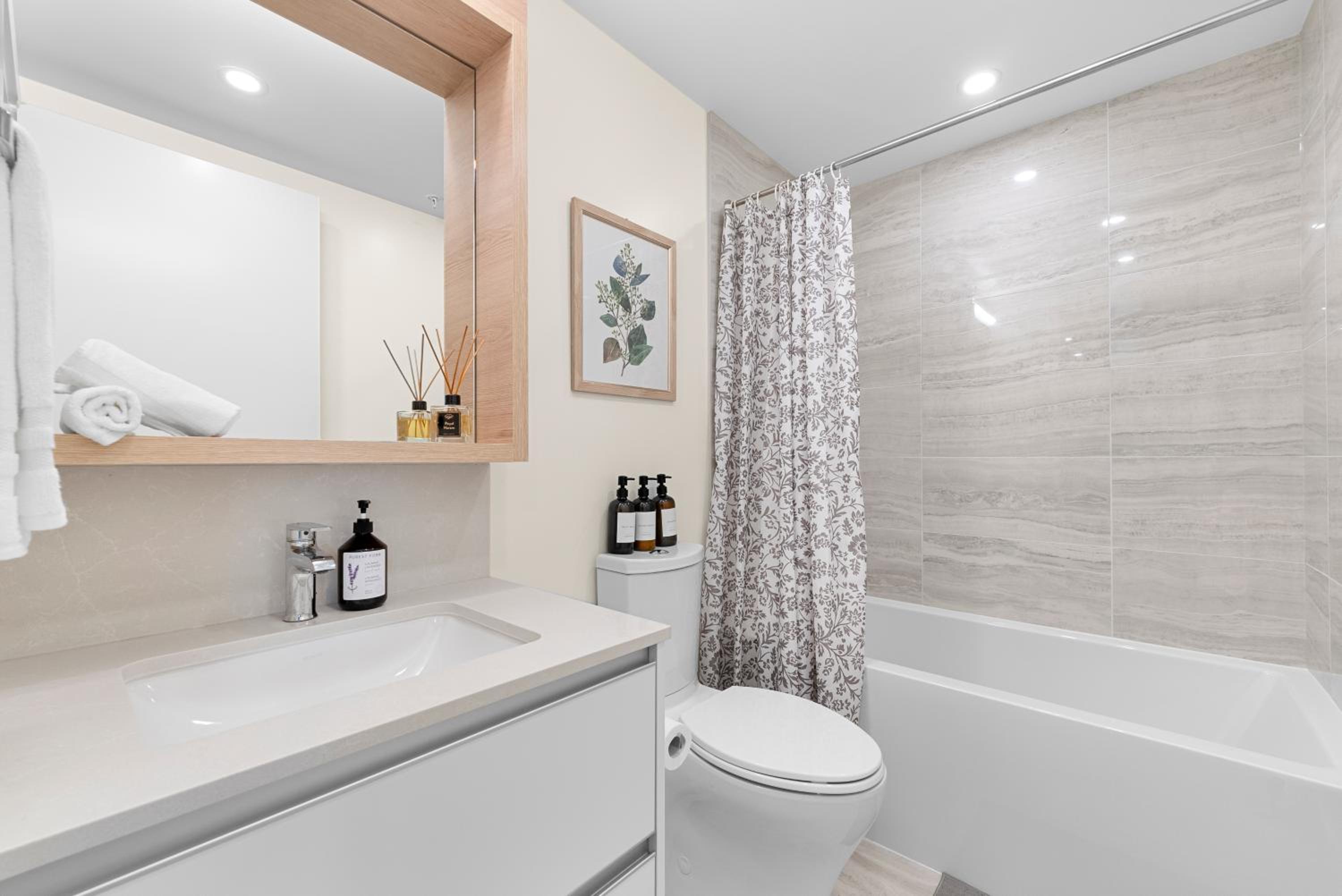 Brand new Stylists Richmond central 2B2BR