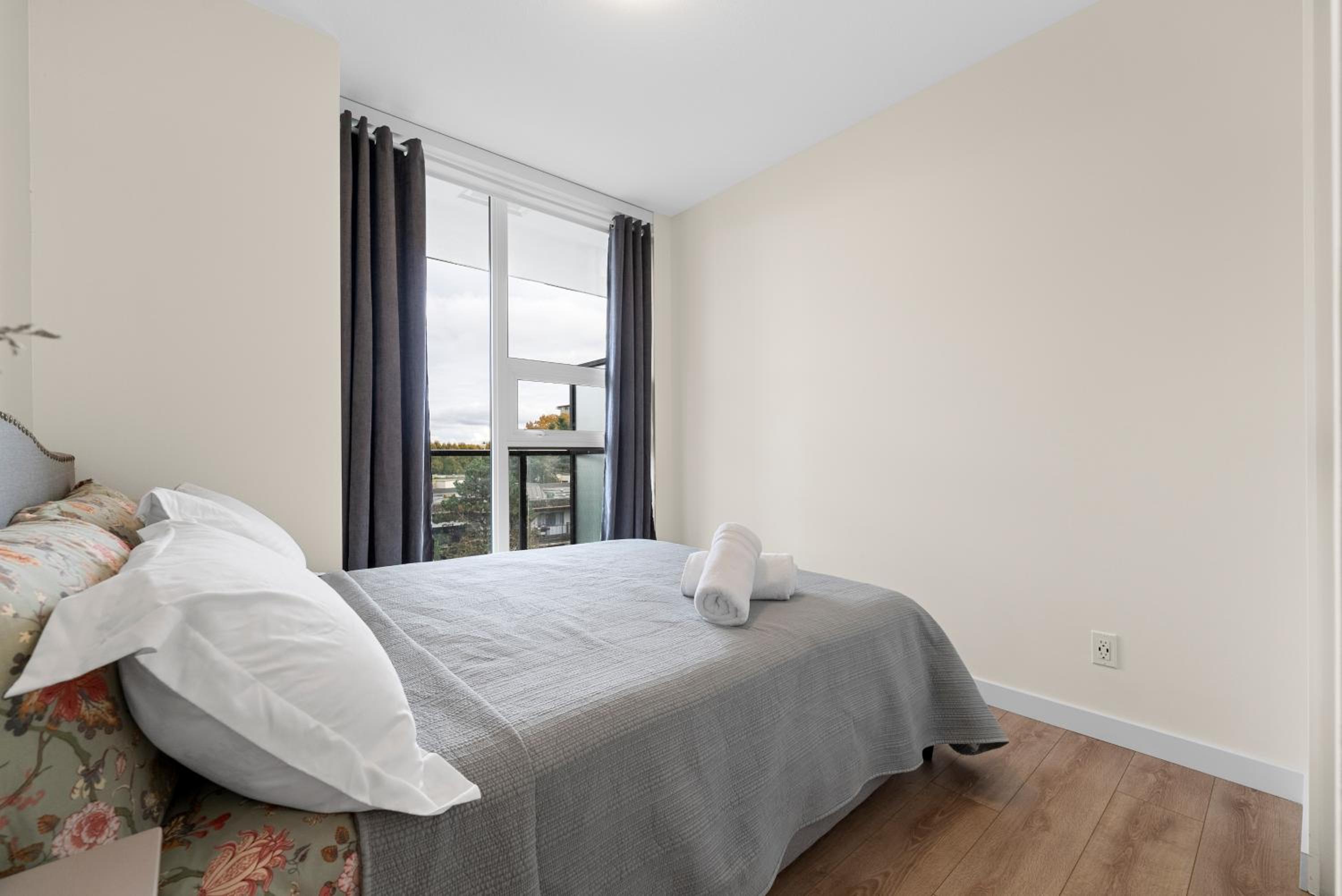 Brand new Stylists Richmond central 2B2BR