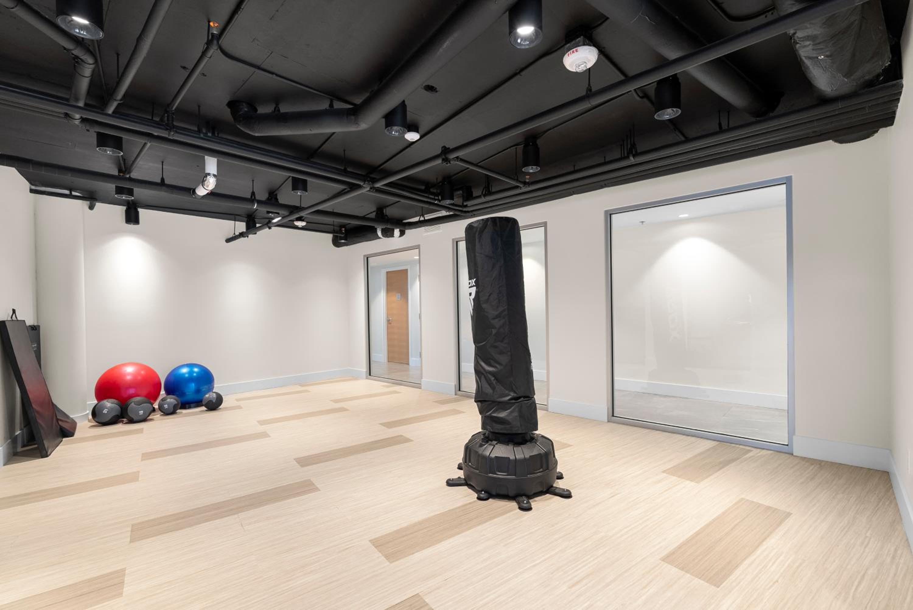 Brand new Stylists Richmond central 2B2BR