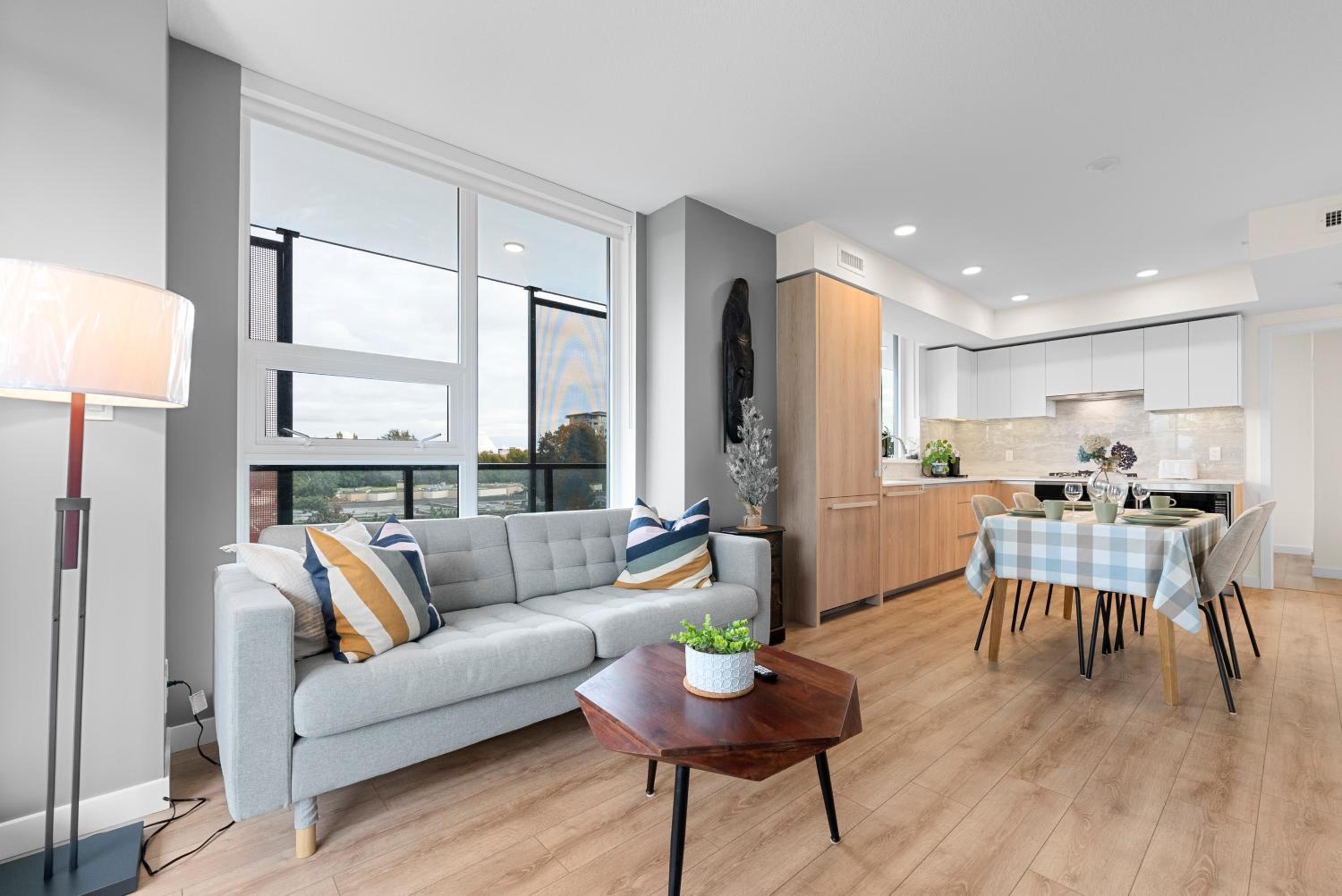 Brand new Stylists Richmond central 2B2BR