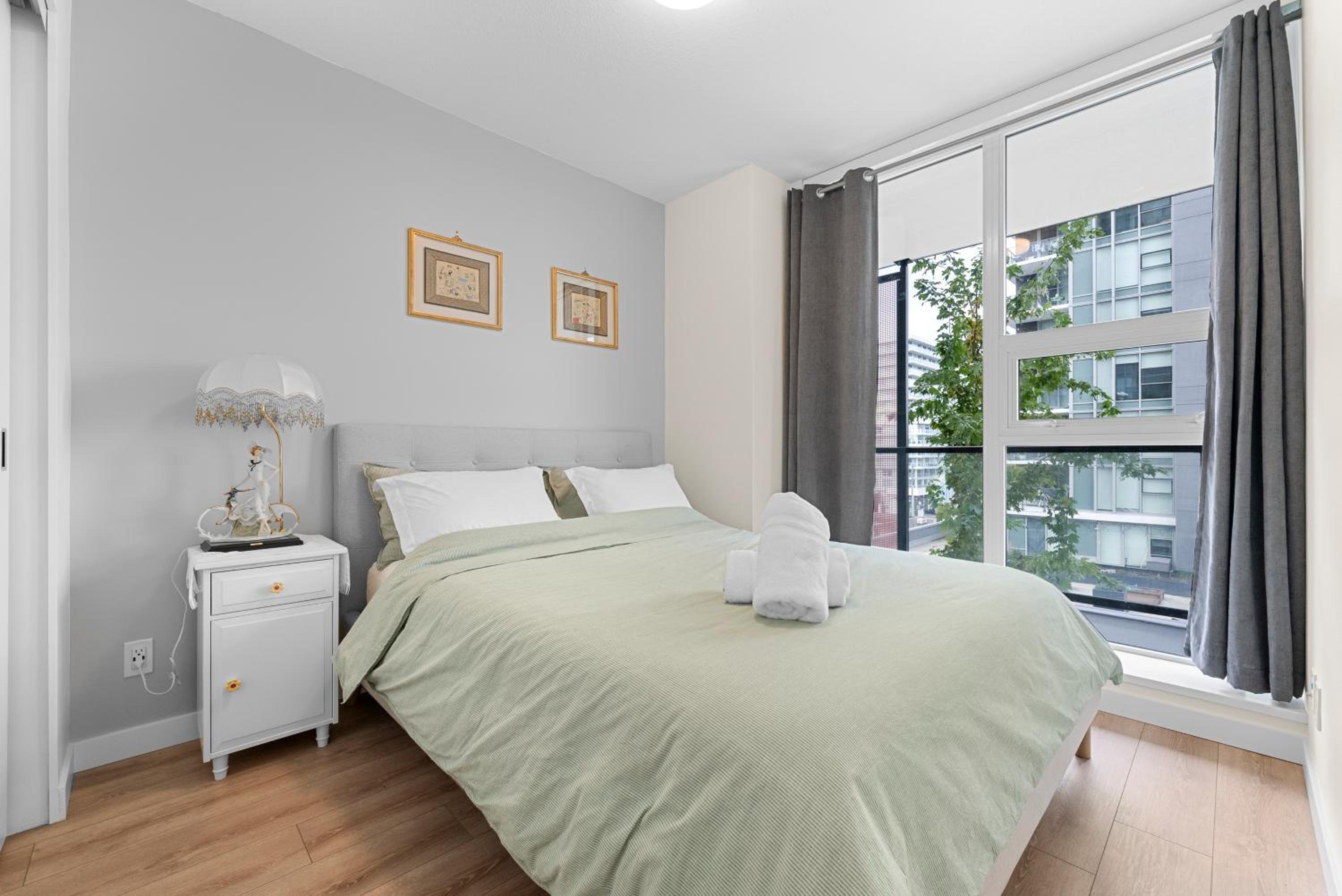 Brand new Stylists Richmond central 2B2BR