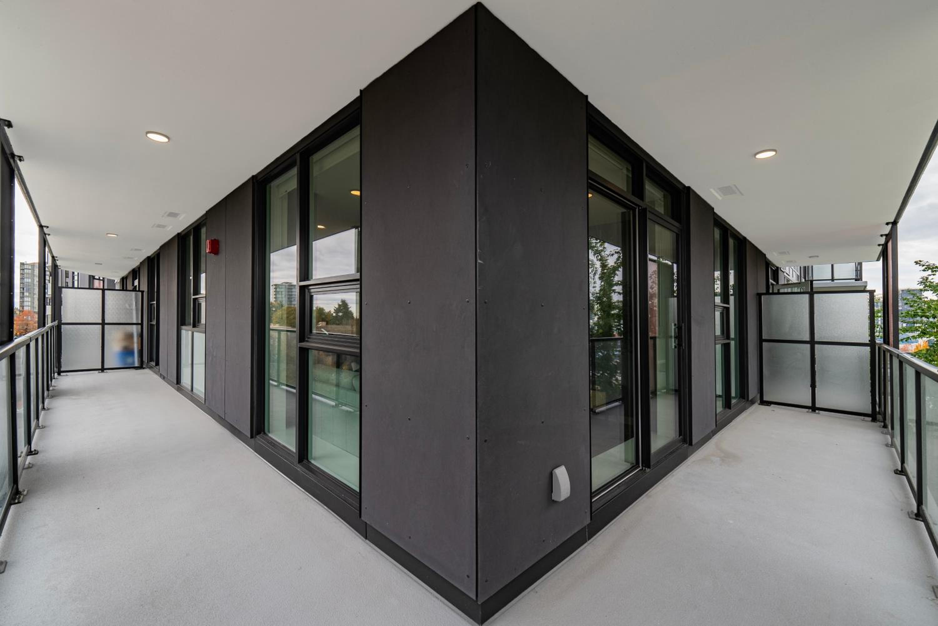 Brand new Stylists Richmond central 2B2BR