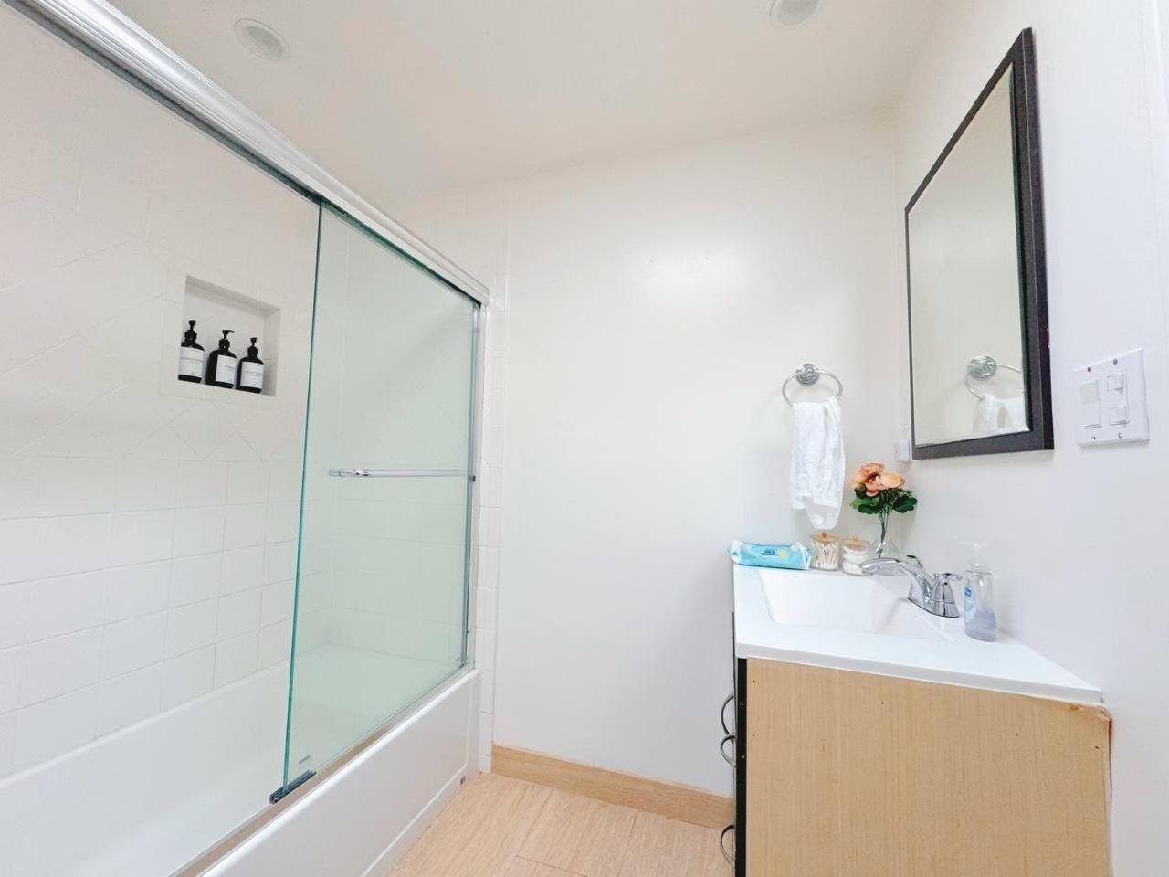 Coastal Comfort Homestay in West Los Angeles