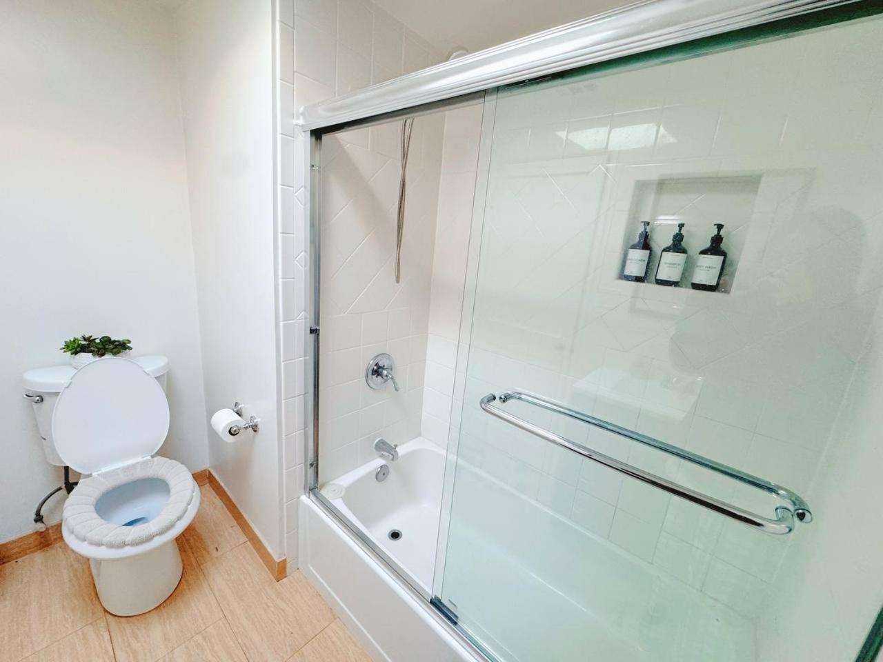 Coastal Comfort Homestay in West Los Angeles