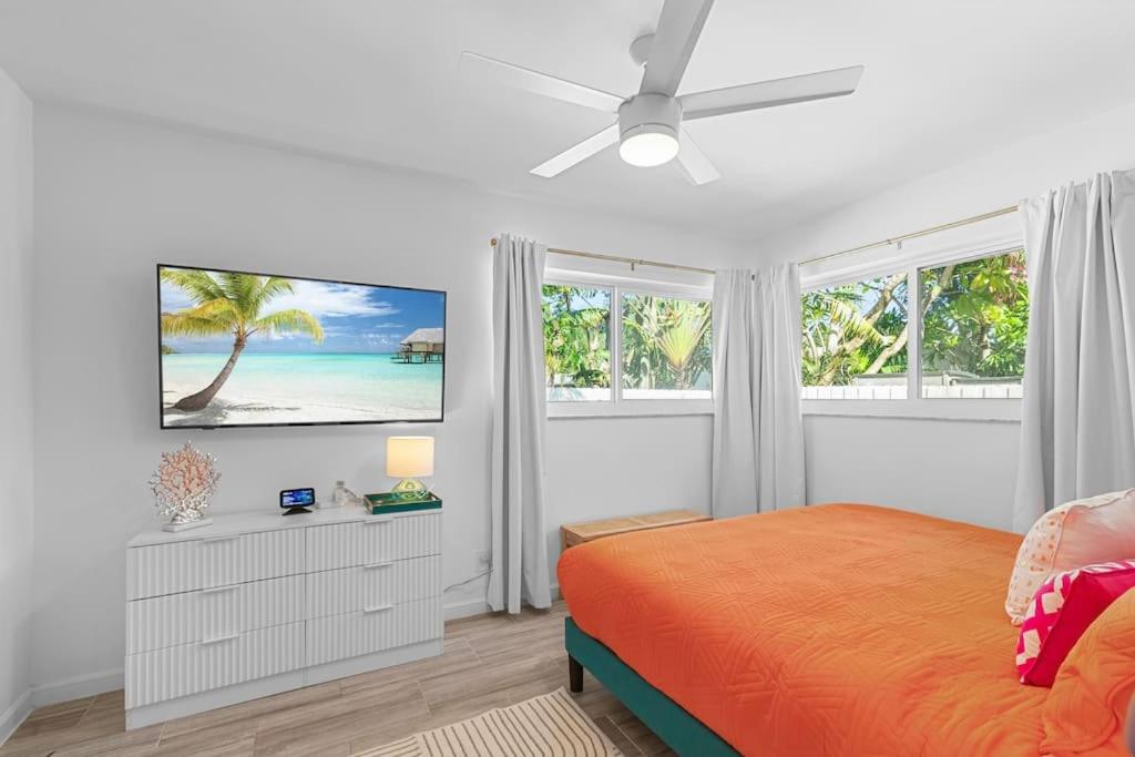 Chic Getaway Near Wilton Drive l Your Urban Escape view 5
