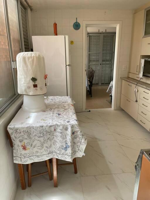 Apto frente ao mar e pé na areia em Armação Penha