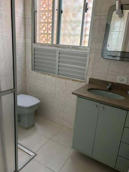 Apto frente ao mar e pé na areia em Armação Penha