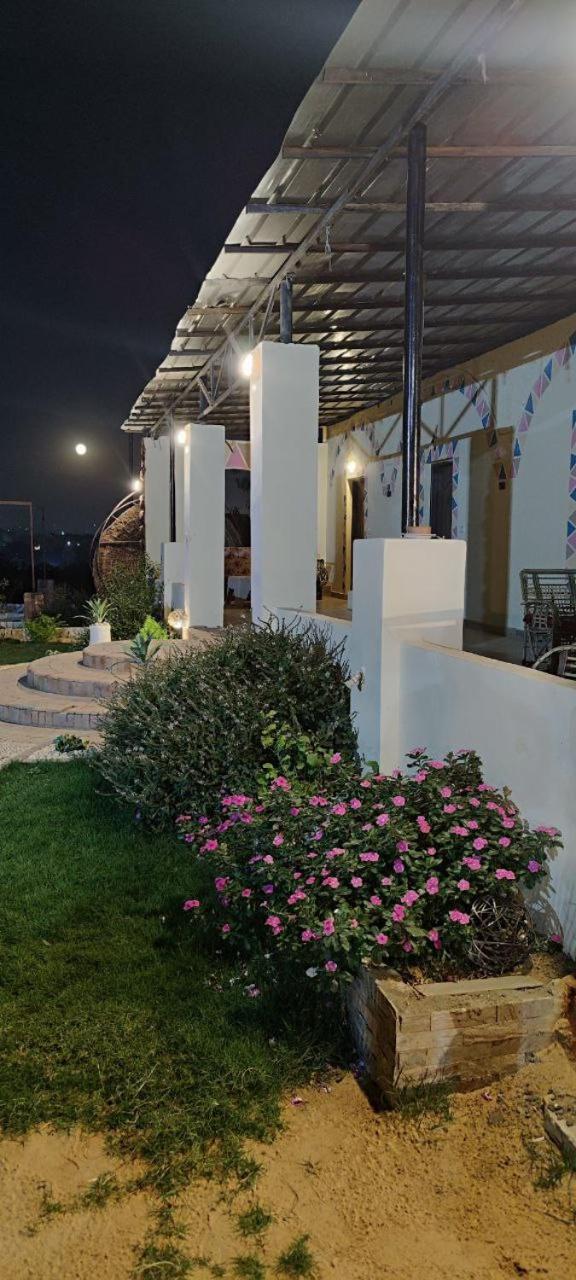 Pyramids Lodge