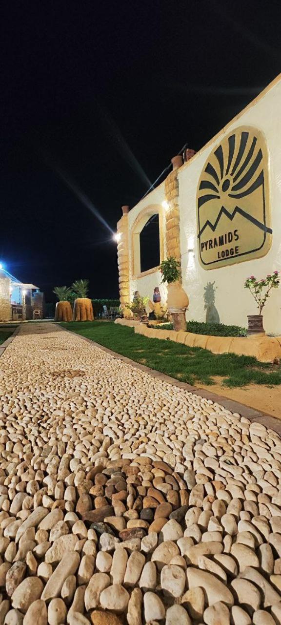 Pyramids Lodge