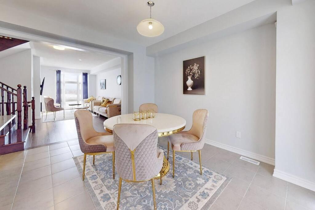 Entire Modern Townhouse Ajax